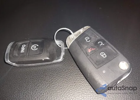 2019 Volkswagen Tiguan 2.0T Se/2.0T Sel/2.0T Sel R-Line/2.0T Sel R-Line Black z USA, uszkodzony, nr VIN 3VV2B7AX7KM102646